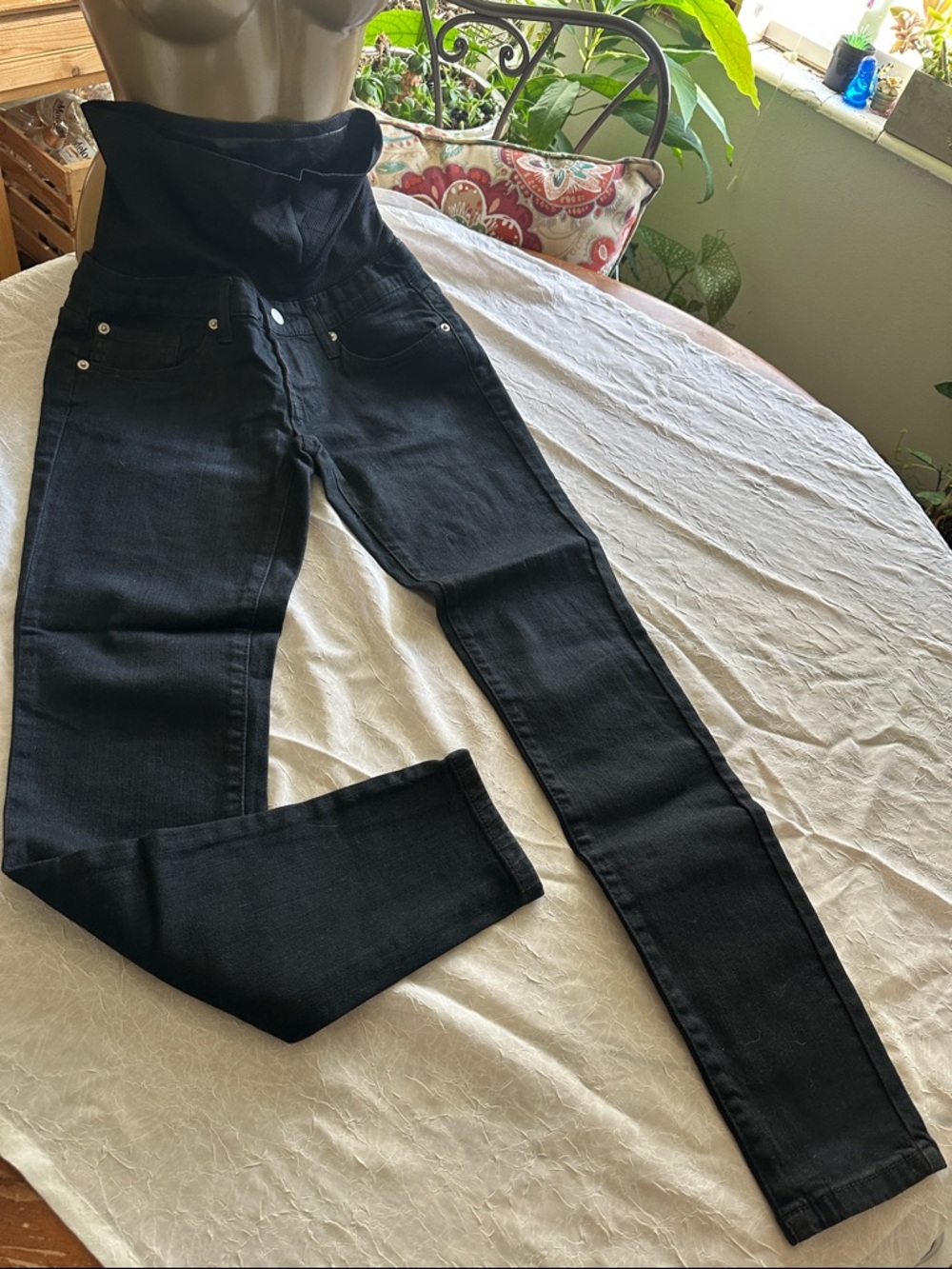 High-Rise Black Skinny Maternity Jeans with Stretch Panel